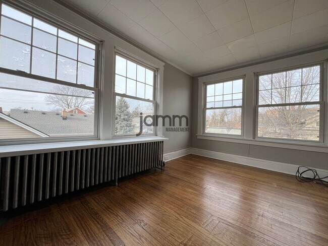 Building Photo - 1548 Alameda-Upper