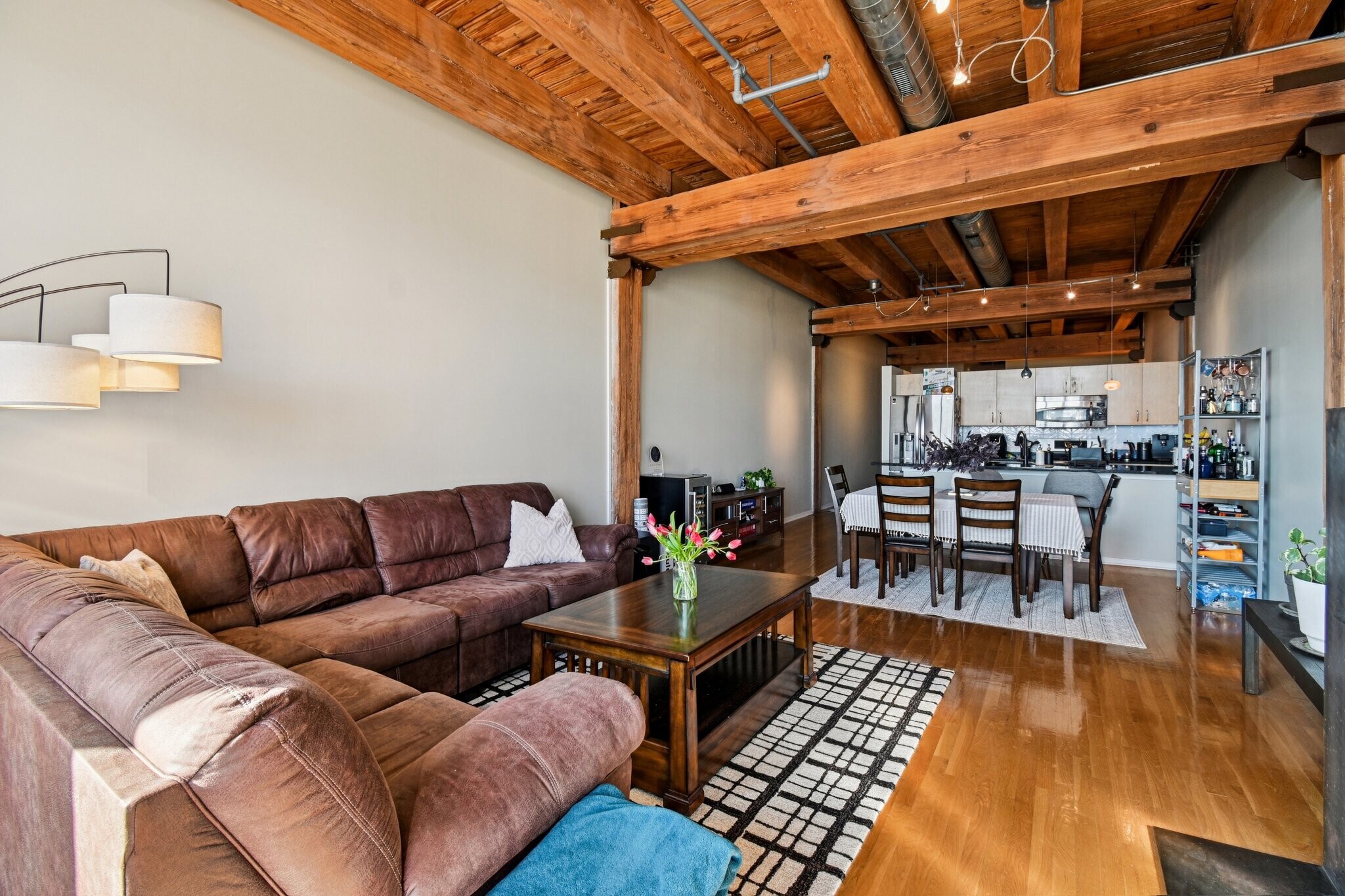 Building Photo - 333 S Desplaines St