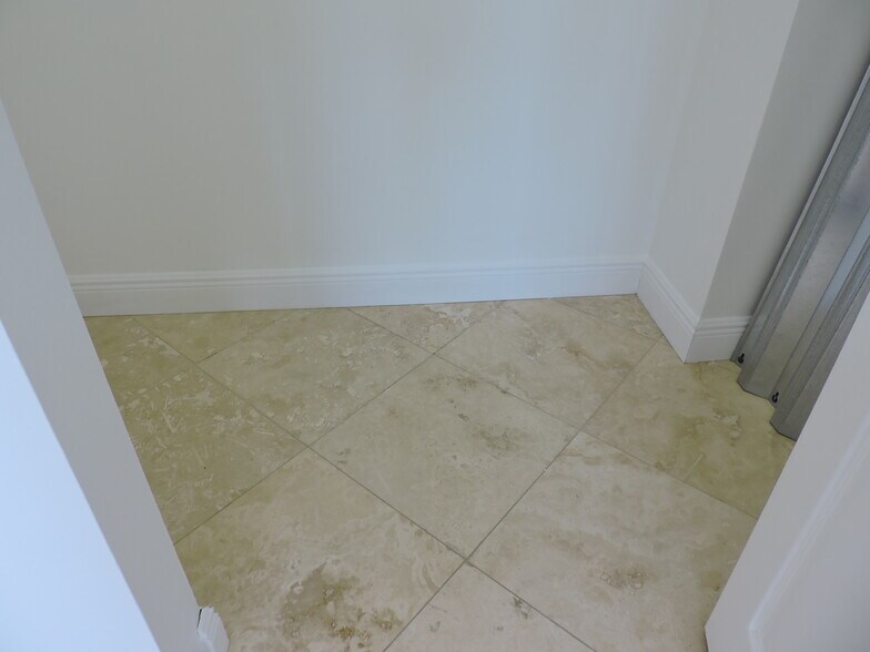 Building Photo - 7305 Myrtlewood Cir W