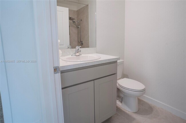 Building Photo - 528 NE 1st St