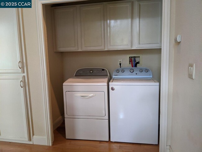 Building Photo - 249 Sea Crest Cir