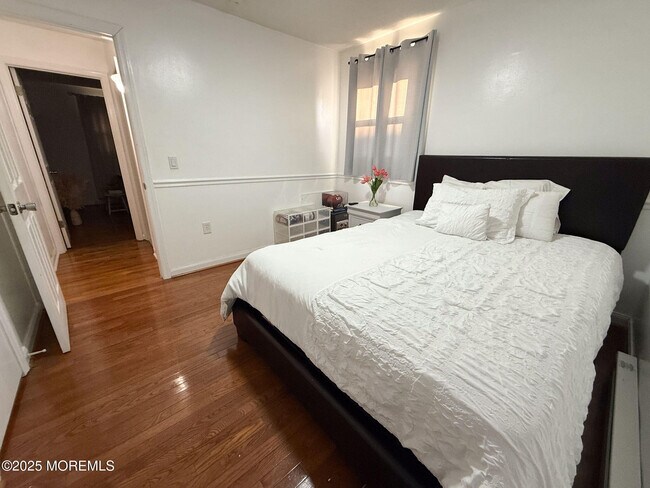 Building Photo - 73 Maple Ave