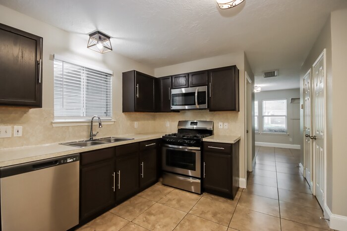 Building Photo - 21851 Pleasant Groves