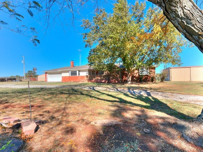 Building Photo - Beautiful 3 bed 2.5 bath home in the Country