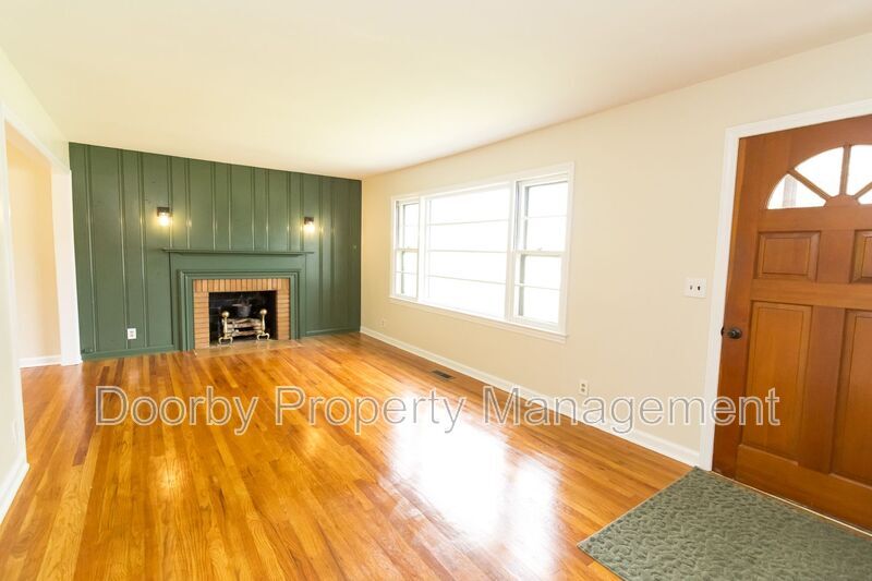 Building Photo - 116 Centro St