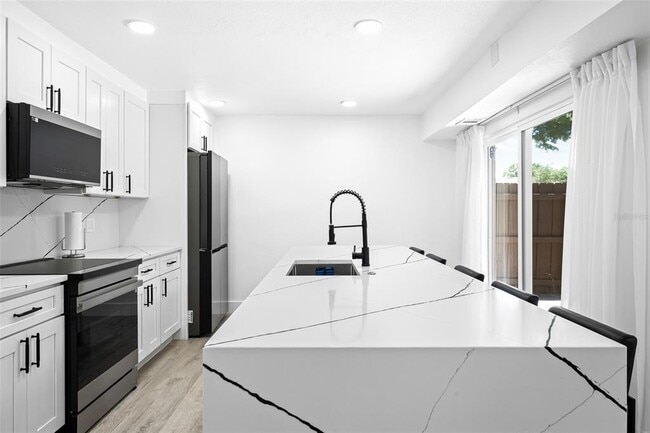 Building Photo - 613 Olympic Dr