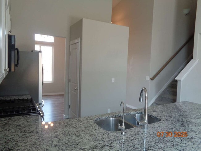 Building Photo - Great neighborhood! with open space and wa...