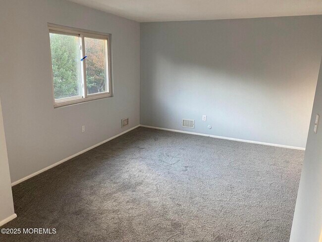 Building Photo - 185 Clubhouse Dr