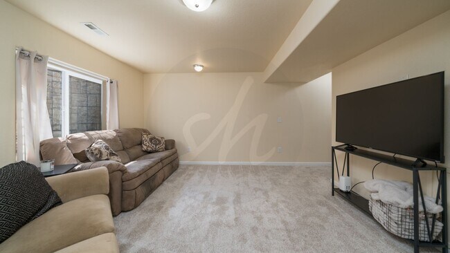 Building Photo - Fully Furnished Townhome in Park Haven Vil...