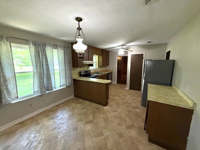 Building Photo - Nice home located in Daphne