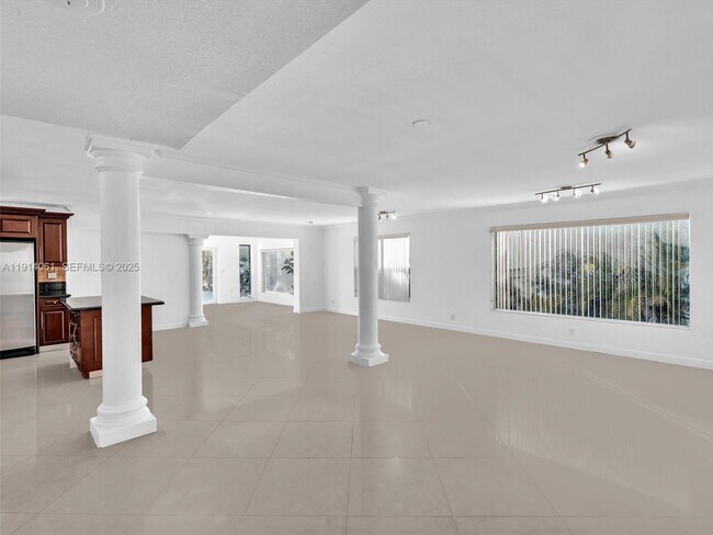 Building Photo - 4416 SW 35th Ave