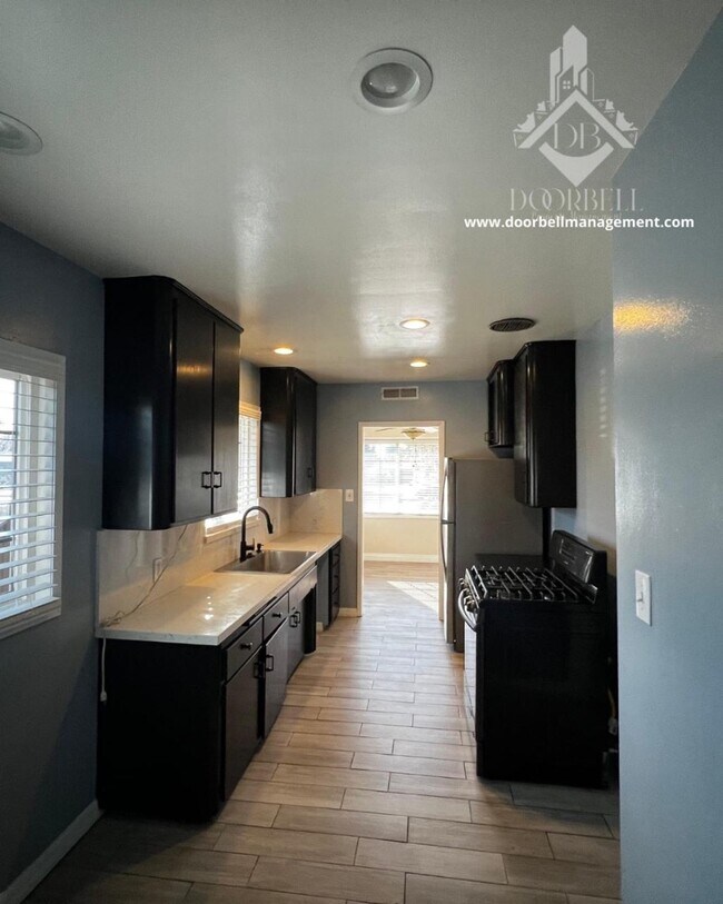 Building Photo - 956 W Harvard Pl