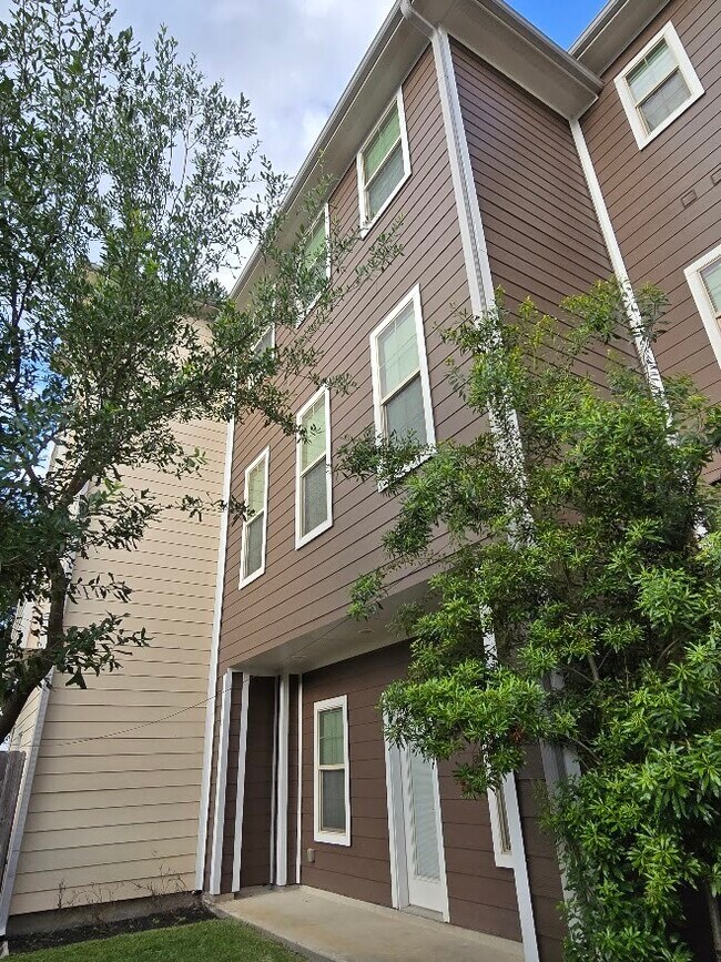 Building Photo - 4109 Allen St