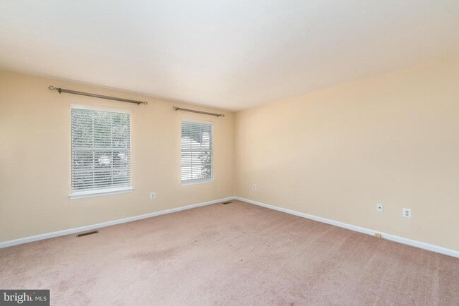 Building Photo - 8005 Silver Fox Dr