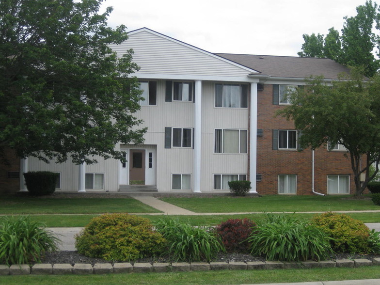 Riverbend Apartments - 5216-5234 Perry Rd Grand Blanc MI 48439 ...