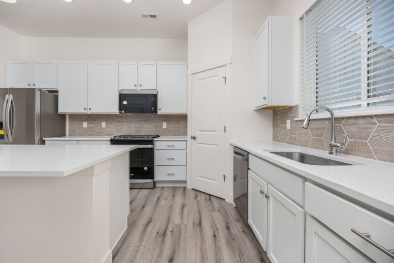 Building Photo - 5069 McKinnon Ct