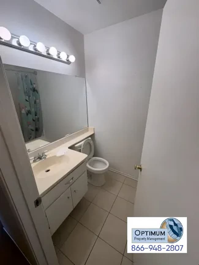 Building Photo - Charming 3 Bedroom, 2 Bathroom Single-Family Home in Adelanto