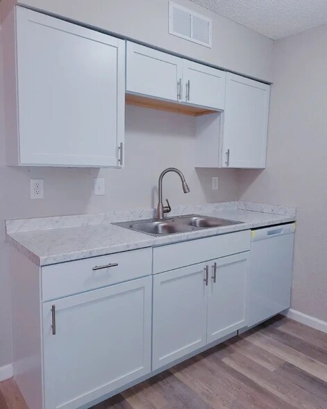 Building Photo - Knollwood