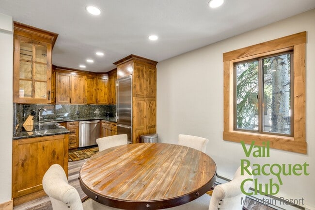 Building Photo - Annual Lease - 3BR, 3BA 3-level Townhome w...