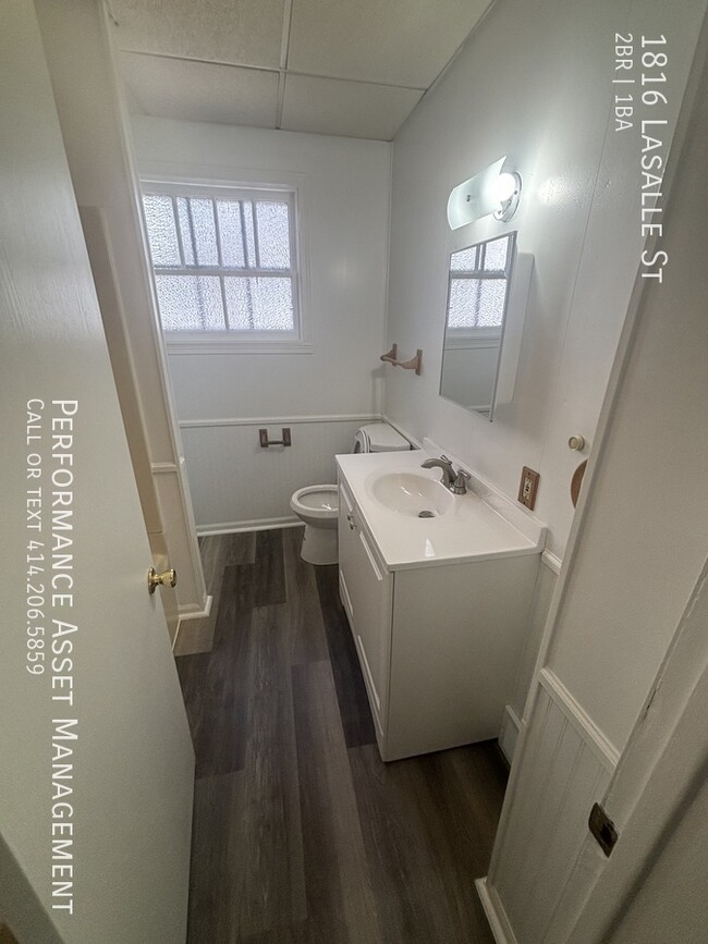 Building Photo - Newly Remodeled 2 Bed 1 Bath Lower