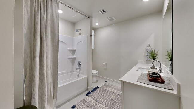 Building Photo - Luxury NEW 3 bedroom 2.5 bathroom Modern Townhome in Piedmont Schools (Neighborhood Park)