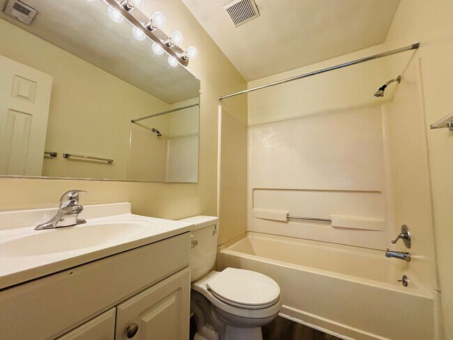 Building Photo - 403 Berryfield Ln
