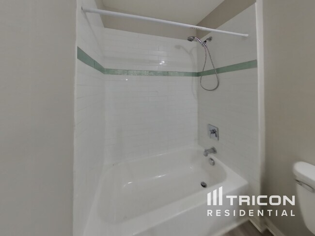 Building Photo - 2232 Nettlebrook St N