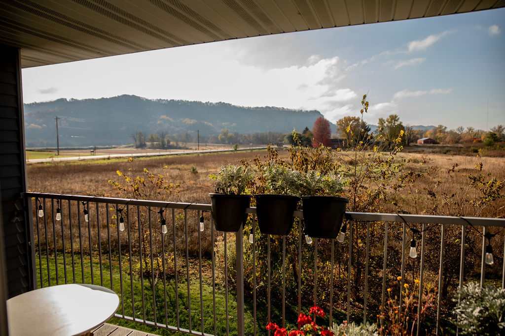 Building Photo - 3950 Sunnyside Dr W