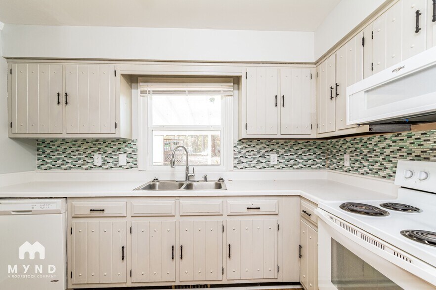 Building Photo - 2824 Sourwood St