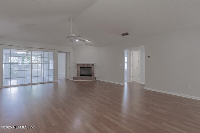Building Photo - 1819 Ashmore Green Dr
