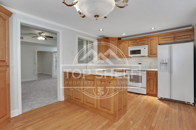 Building Photo - 127 Tara Blvd