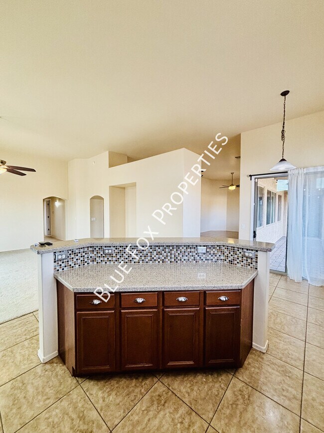 Building Photo - 7910 W Little Eagle Ct