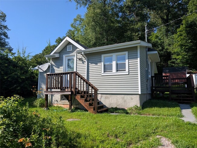 Primary Photo - 51 Empire Dr
