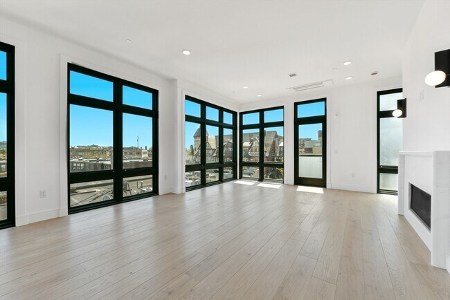 Building Photo - 14 Green St