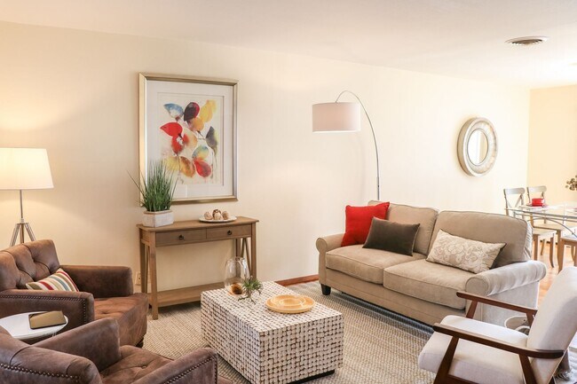 Building Photo - 1913 Douglas Ave