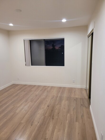 Building Photo - 555 W Dryden St