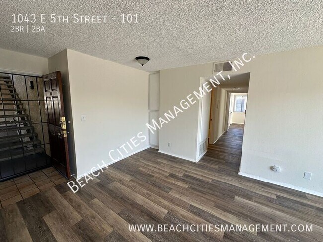 Building Photo - 1043 E 5th St