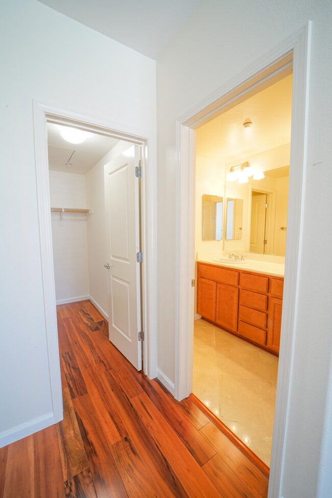 Building Photo - 1702 Northshore Dr