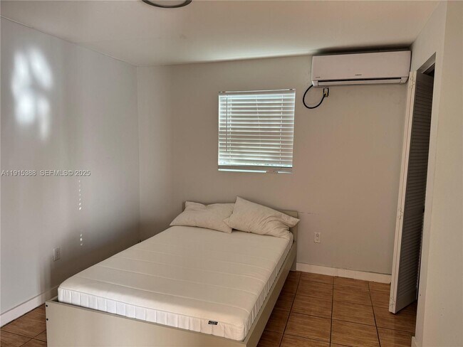 Building Photo - 621 NW 19th Ave