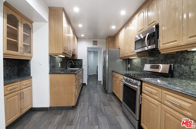 Building Photo - 853 Le Doux Rd