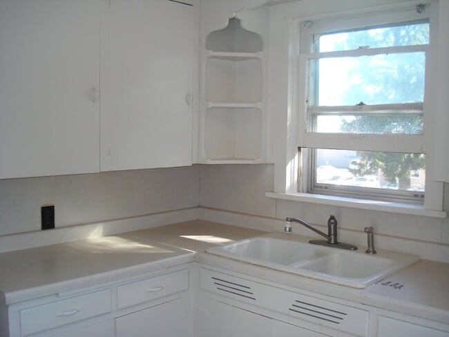 Building Photo - 204 Burr