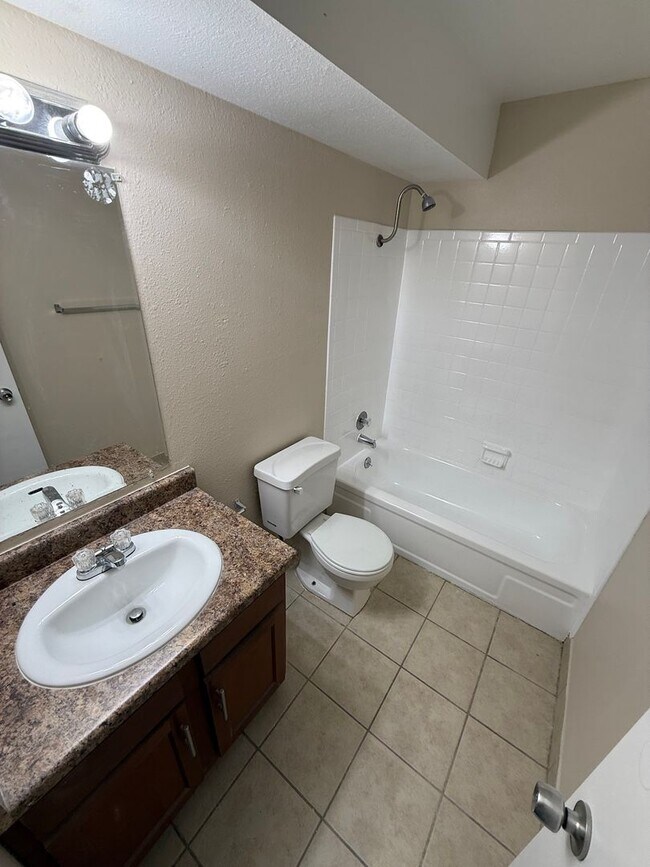 Building Photo - 3 Bed 2 Bath Available in Cottonwood Villas, Westminster