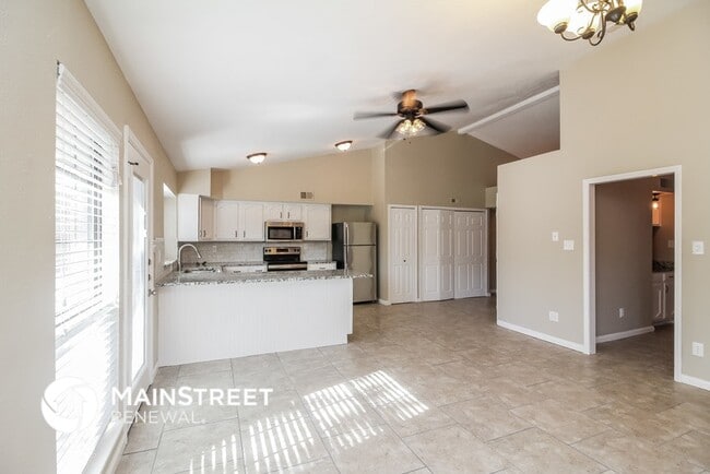 Building Photo - 8414 Kensington Dr