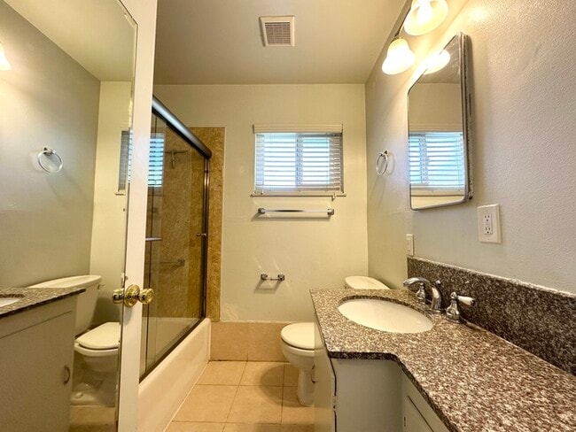 Building Photo - 3 bedroom 1 bathroom home located in Sacra...