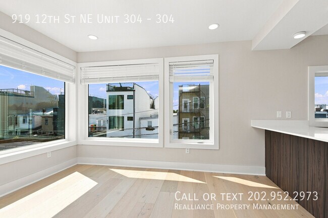 Building Photo - 919 12th St NE