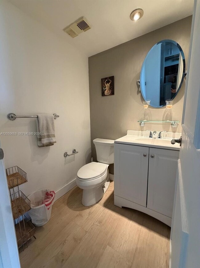 Building Photo - 540 Brickell Key Dr