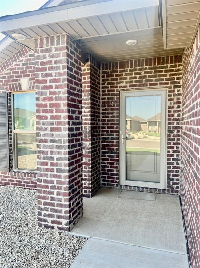 Building Photo - 3216 Aberdeen Ave