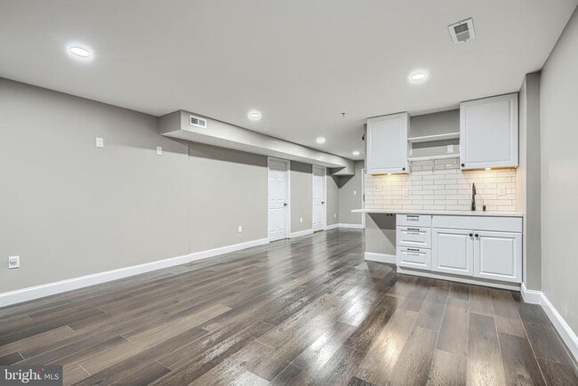 Building Photo - 601 Long Wall Dr