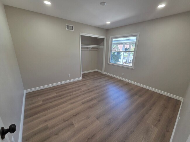 Building Photo - 3+2 Single Family Home in Thousand Oaks - ...