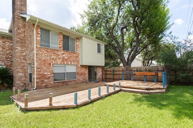 Building Photo - 2458 Parkwood Ln